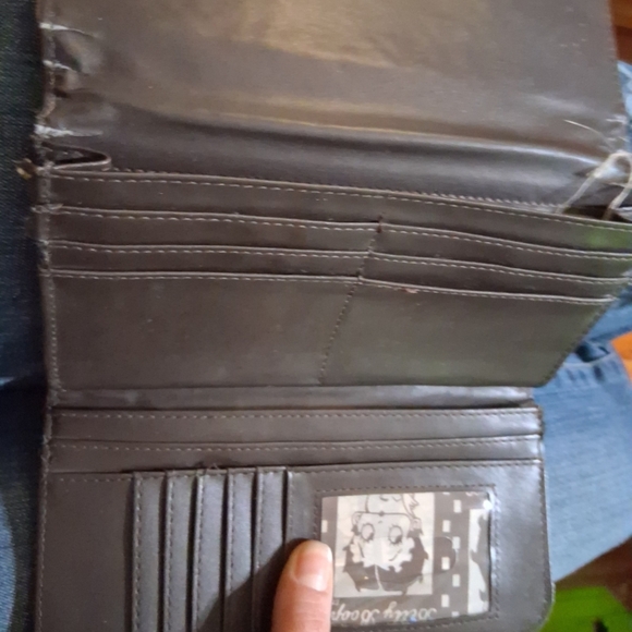 Betty Boop Beige and Silver Tri Fold Wallet - Picture 2 of 5